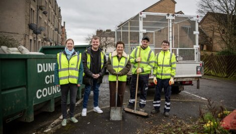 Benvie Road Dundee Community Clean Up Cllr Heather Anderson Lee Mills Rubbish Waste Housing Environment Street Benvie Road Dundee Community Clean Up Cllr Heather Anderson Lee Mills Rubbish Waste Housing Environment Street